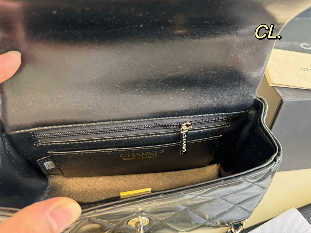 Classic Chain Shoulder Bag